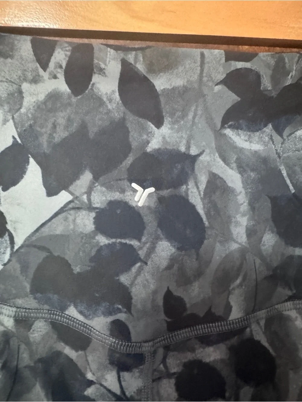 Old Navy Black and Gray Leaf-Print cropped Leggings